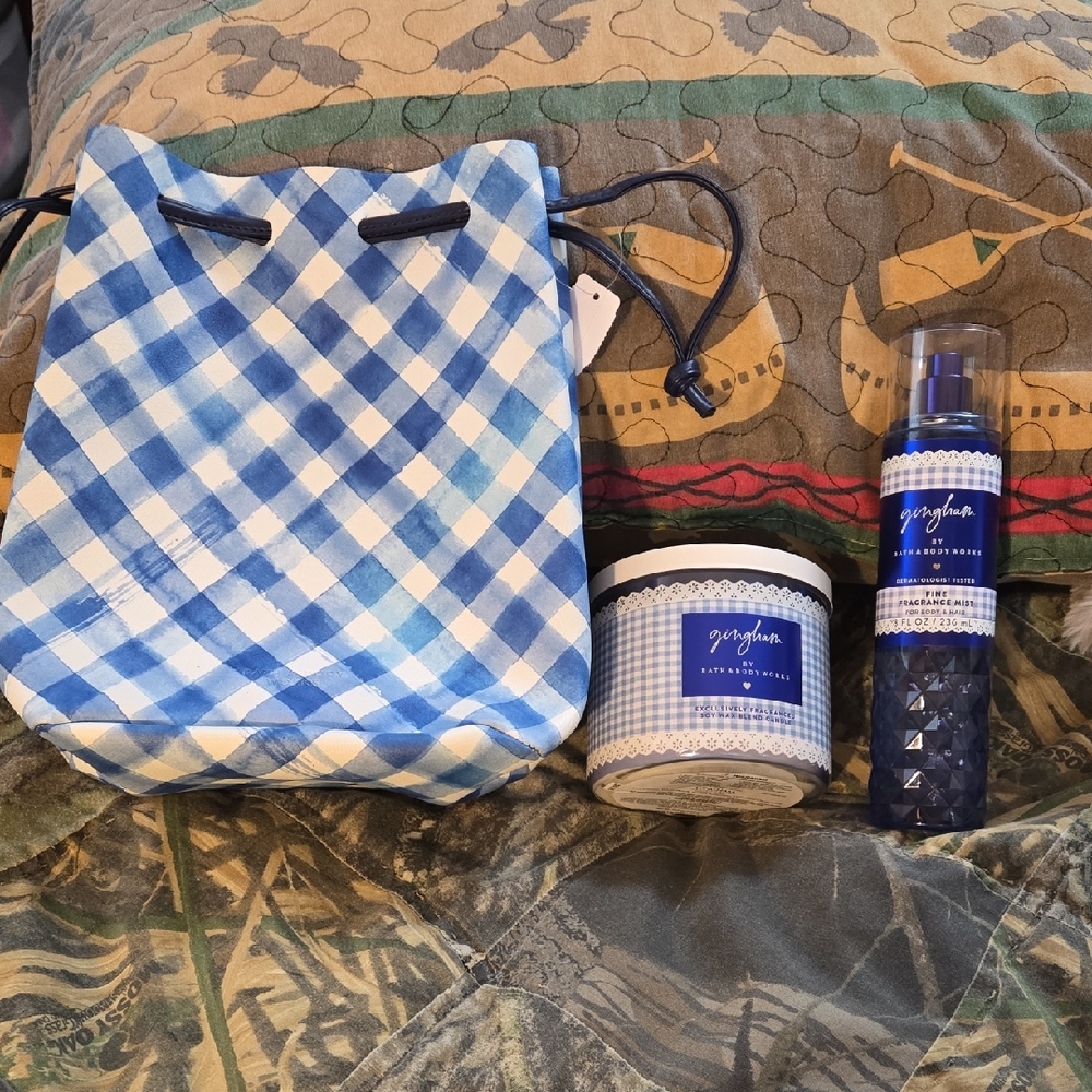 Bath & Body Works Gingham Soy Wax Blue Candle, Fine Fragrance with Matching Bag - Picture 1 of 6
